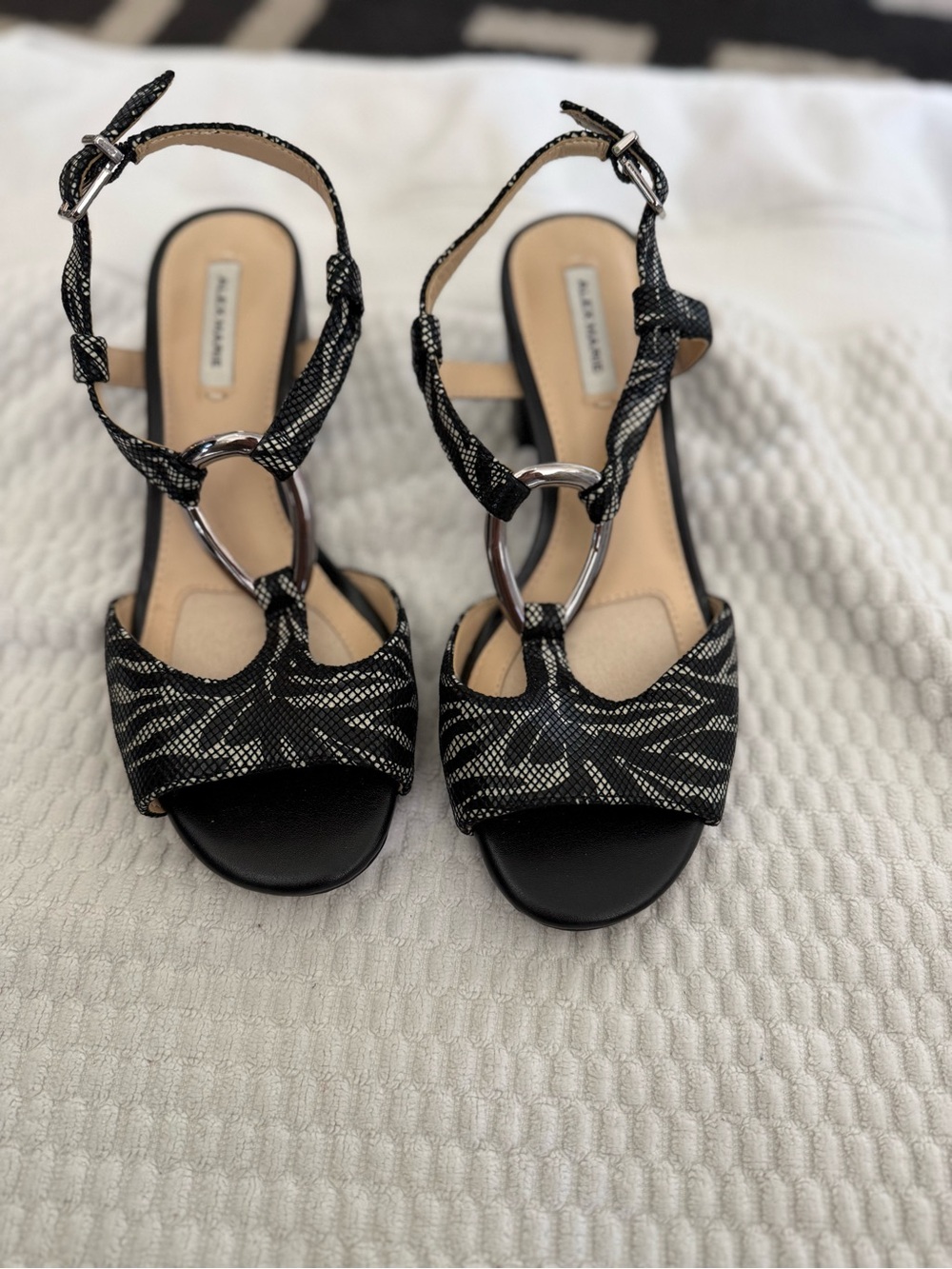ALEX MARIE STRAPPY ZEBRA PRINT LEATHER SANDALS W/ 2" BLOCK HEEL SIZE 5.5M